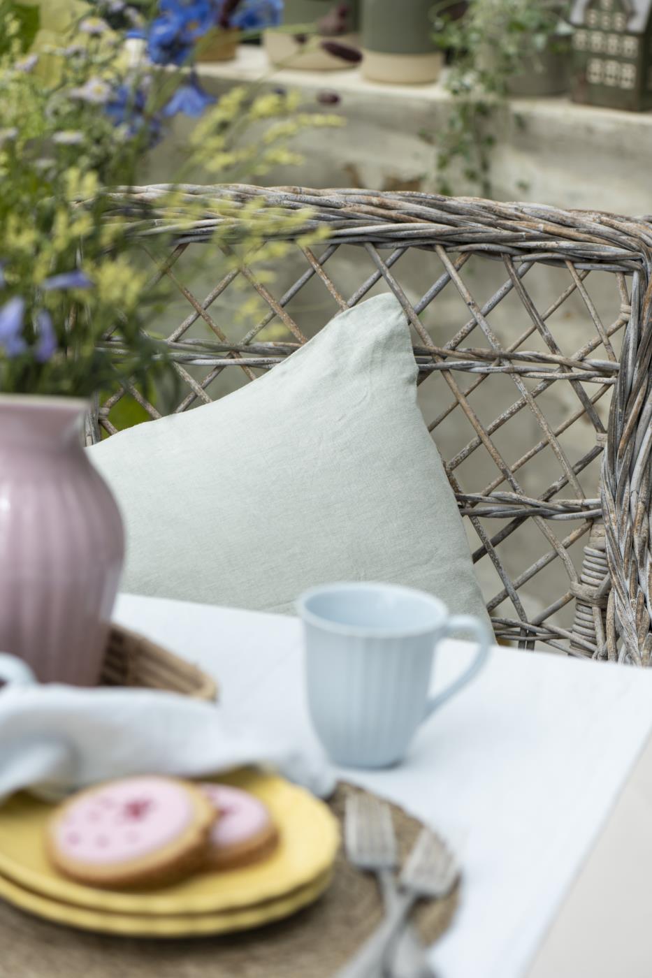 Vaaleanvihreä pellavatyynynpäällinen